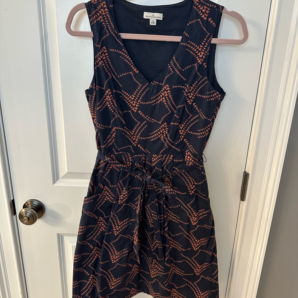 LL bean Signature Dress Size 4 GREAT condition